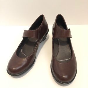 NWOT Dansko 36 Closed Toe Heel 6.5 Leather Casual
